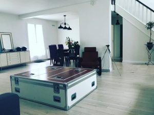 flight case blanc table basse interieur moderne