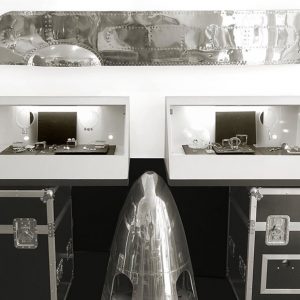 flight case vitrine design showroom luxe